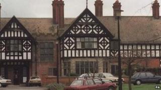 Cyn-gartref gofal Bryn Estyn yn 1992