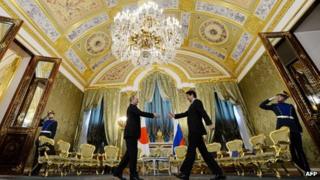 Russia President Vladimir Putin and Japanese PM Shinzo Abe at the Kremlin (29 April 2013)