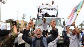 Demonstration in support of the new law in Martyrs' Square - 5 May