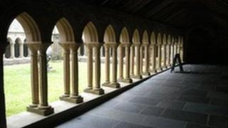 Abaid a stèidhich Colm Cille air Eilean Ì