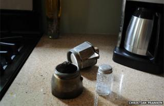 Loading pot with coffee beans