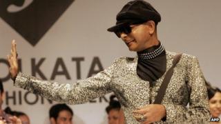 Rituparno Ghosh at a fashion show in Calcutta