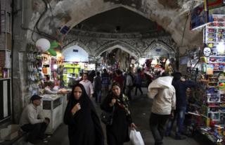 Iranians walk through the old bazaar in Tehran (12 May 2013)