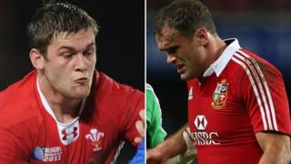 Dan Lydiate a Jamie Roberts