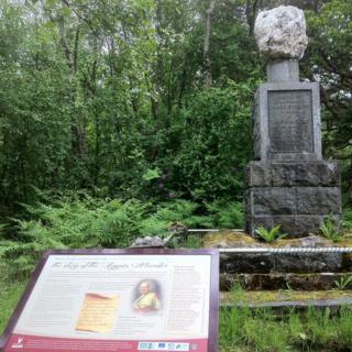 Carragh-cuimhne do Sheumas a' Ghlinne