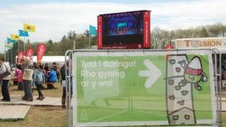 Golygfa o'r maes