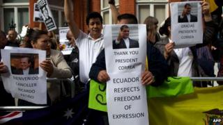 Supporters of Julian Assange outside the Ecuadorian embassy in London (16 June 2013)