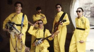 From left: Mark Mothersbaugh, Bob Mothersbaugh (kneeling), Jerry Casale, Bob Casale and Alan Myers (1978)