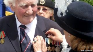 Roy Francis receives Arctic Star