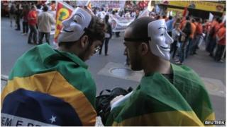 Protesters wearing masks in Rio (11 July 2013)