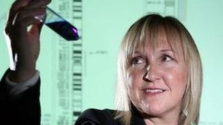 Athro Julie Williams
