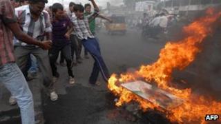 United Andhra Pradesh activists burn a portrait of former Indian Prime Minister Rajiv Gandhi in Ananthapur, some 400km from Hyderabad on August 1, 2013