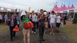 Protest Cymdeithas yr Iaith ar Faes yr Eisteddfod