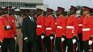 Zimbabwean President Robert Mugabe walks past a guard of honour as he arrives at the Kamuzu International Airport in Lilongwe, on 16 August 2013