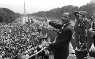 Мартин Лютер Кинг выступает с речью