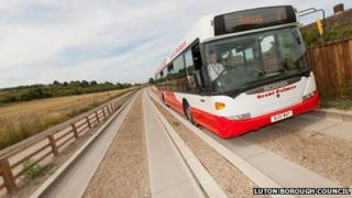Grant Palmer bus on Luton-Dunstable guided busway