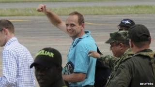 Gernot Wober arrives at Barrancabermeja airport, Colombia (27 Aug 2013)