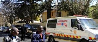 Scene outside Nelson Mandela's house 01/09/2013