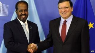 EU Commission president Jose Manuel Barosso (R) shakes hands with Somalia's President Hassan Sheikh Mohamud prior to their bilateral meeting at the EU headquarters in Brussels on September 16, 2013.