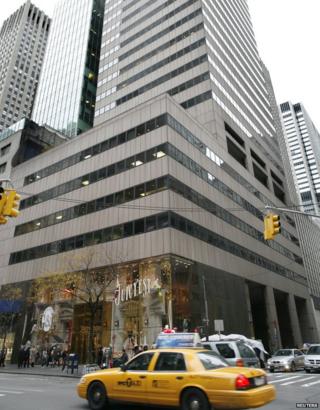 A building at 650 Fifth Avenue is seen in the midtown Manhattan section of New York, 13 November 13, 2009.