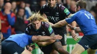 Richard Hibbard yn cael ei atal gan amddiffyn Leinster