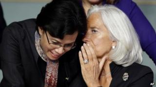 World Bank Managing Director Sri Mulyani Indrawati (L) with IMF head Christine Lagarde