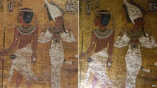 Две явно идентичные фотографии с изображениями в могиле Тутанхамона - одна - оригинал, другая - копия. Фото слева, авторское право Factum Arte, фото справа авторское AFP.
