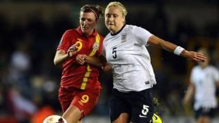 Helen Ward a Steph Houghton