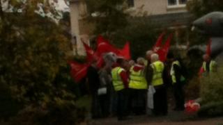 Unite members outside Ineos director's house