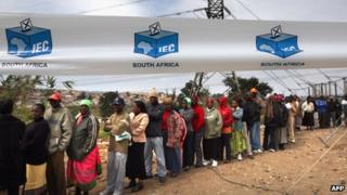 South Africans vote in national elections 2009