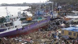 Tref Anibong ger dinas Tacloban