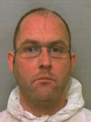 Andrew Deans jailed for hammer attack on mother, 79 - BBC News