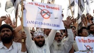 Pakistanis protest US drone strikes in Lahore on November 1.