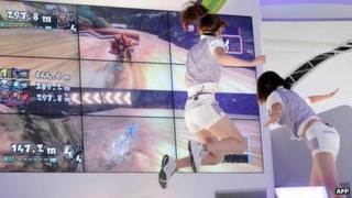 Consumers try the Kinect console