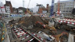 Cynllun Crossrail ar waith