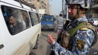 Iraqi interior ministry security force officer at a checkpoint in Baghdad (27 November 2013)