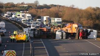 M1 lorry overturns