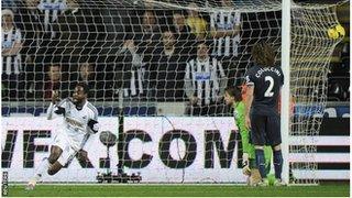 Nathan Dyer celebrates scoring