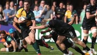 George North of Northampton breaks with the ball