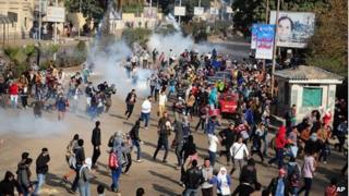 Student protesters outside Cairo University in Giza, Egypt (16 Jan 2014)