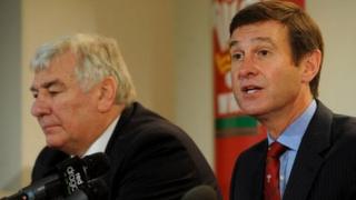 Stuart Gallacher a Roger Lewis