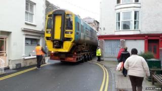 Symud tren drwy'r Bermo