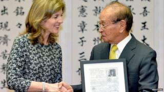 US envoy Caroline Kennedy shakes hands with Okinawa Governor Hirokazu Nakaima in Okinawa, 12 February 2014