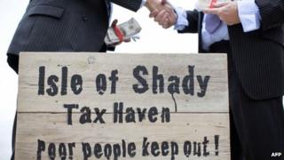 Протестующие против уклонения от уплаты налогов