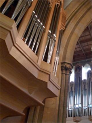 Organ Cadeirlan Llandaf