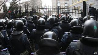 Riot policemen stand guard in front of the regional administration in Donetsk, Ukraine, on 3 March 2014