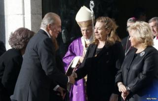 Spanish King Juan Carlos (front L) greets Pilar Manjon (front 2nd R), president of the March 11-Victims of Terrorism Association