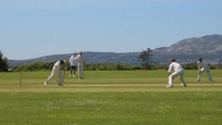 criced yng ngogledd Cymru