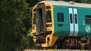 tren wedi'r ddamwain