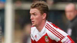 Buddugoliaeth i Wrecsam